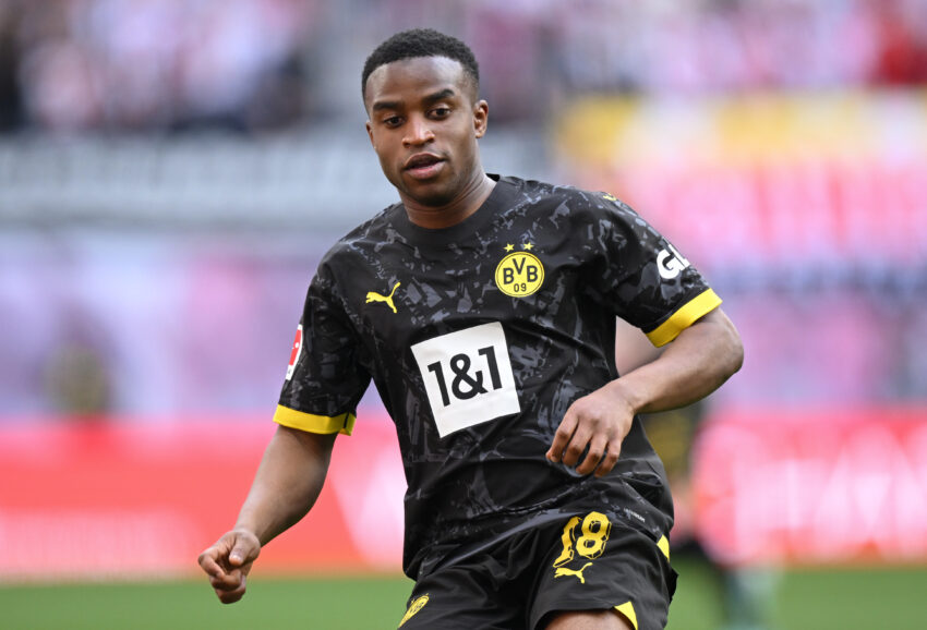 Moukoko se podría ir de Dortmund. Foto: Getty Images.